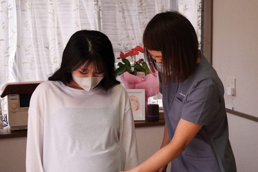 産前産後ケアサロン助産院SANA_妊婦さんと宮澤さなえさん