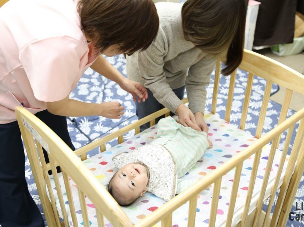 ノア助産院＿赤ちゃんのお世話をサポートする様子